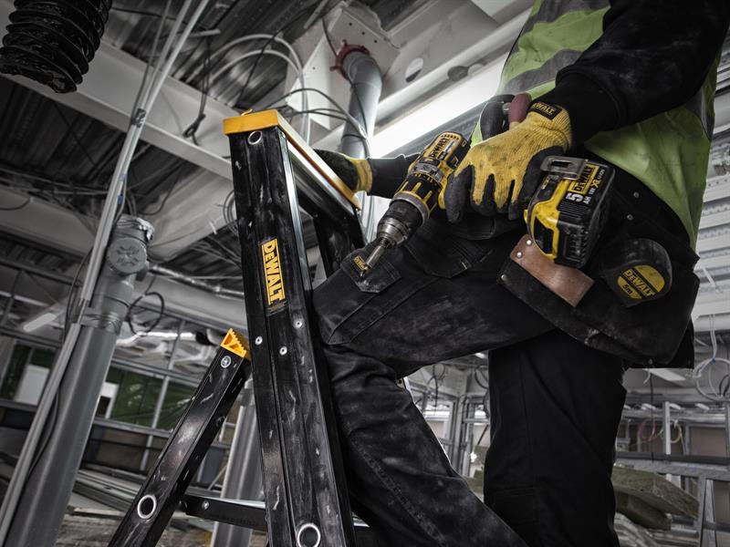 DEWALT Ladders Professional Single Stepladder, 1.75m 7 Rungs DWLDXLD117E