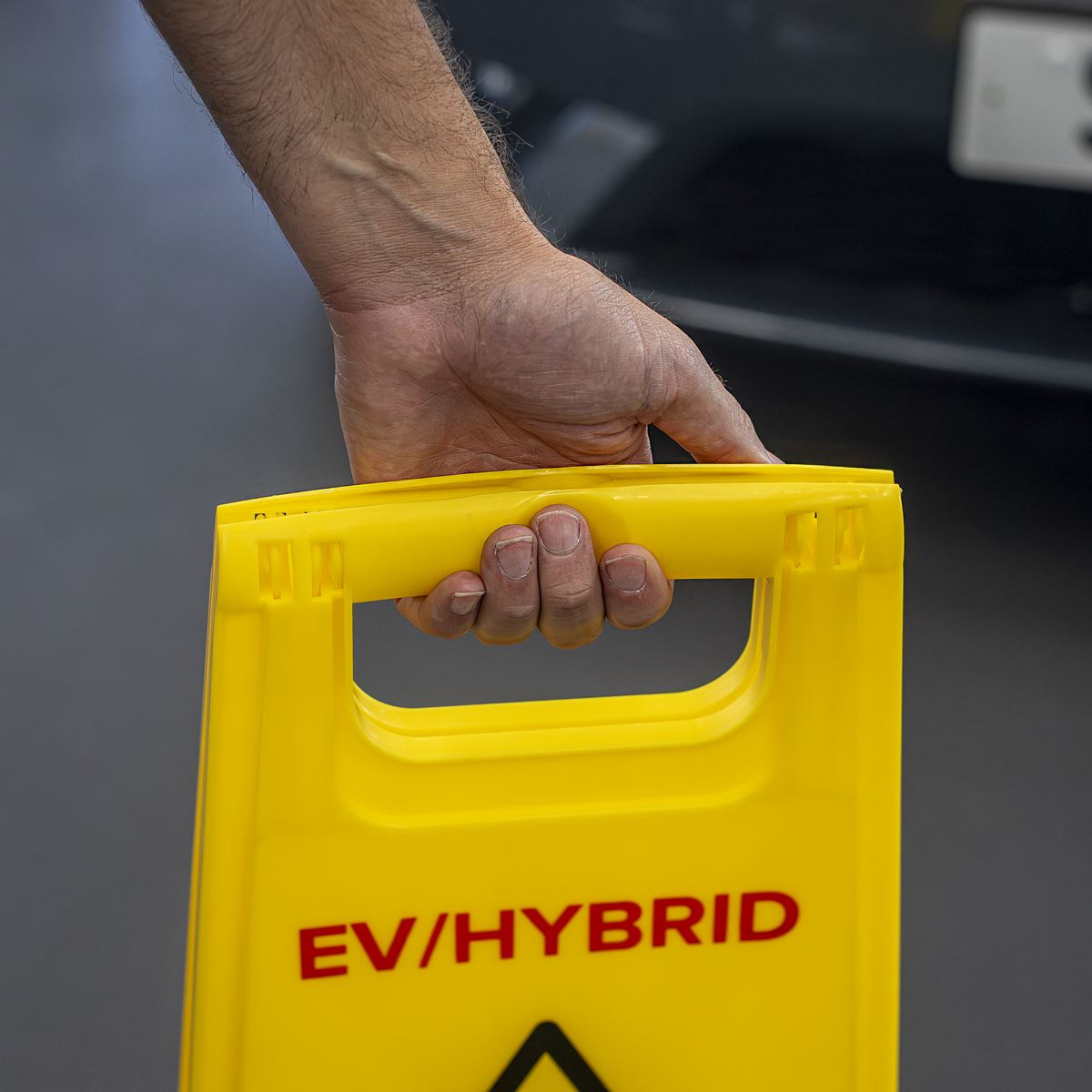 Sealey EV/Hybrid Floor Warning Signs Pack of 2 Size 620 x 300mm Yellow EV19