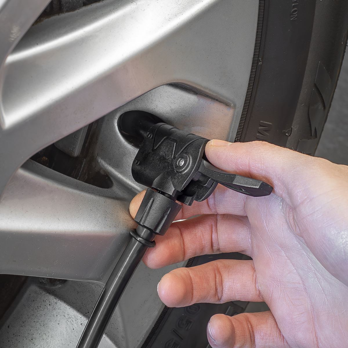 Sealey Twin Barrel Digital Foot Pump 0-73psi & 0-5bar 670MM Flexible Hose FP9D