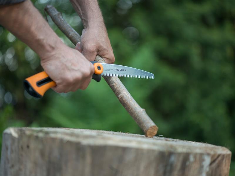 Fiskars SW72 Builder's Pull Cut Saw For Dry Wood Boards And Strips FSK1000612