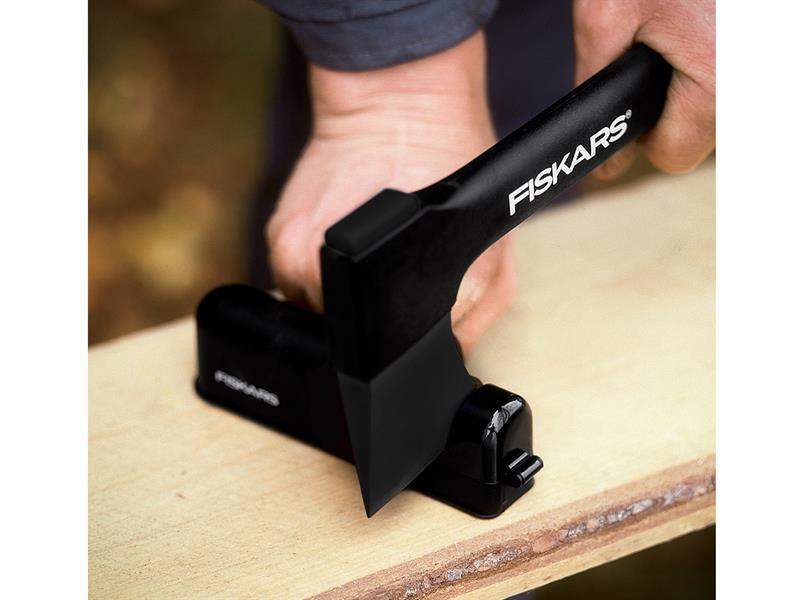 Fiskars Solid™ Axe & Knife Sharpener FSK1026797