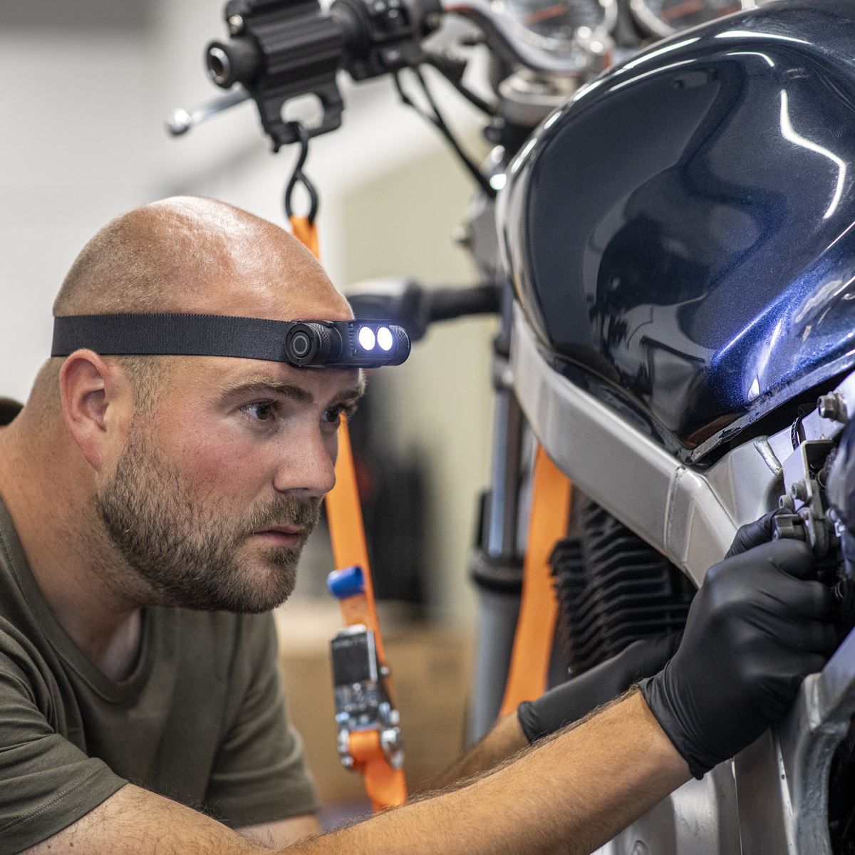 Sealey Rechargeable Head Torch 10W SMD LED 3.7V 2.2Ah Lithium-ion HT110R