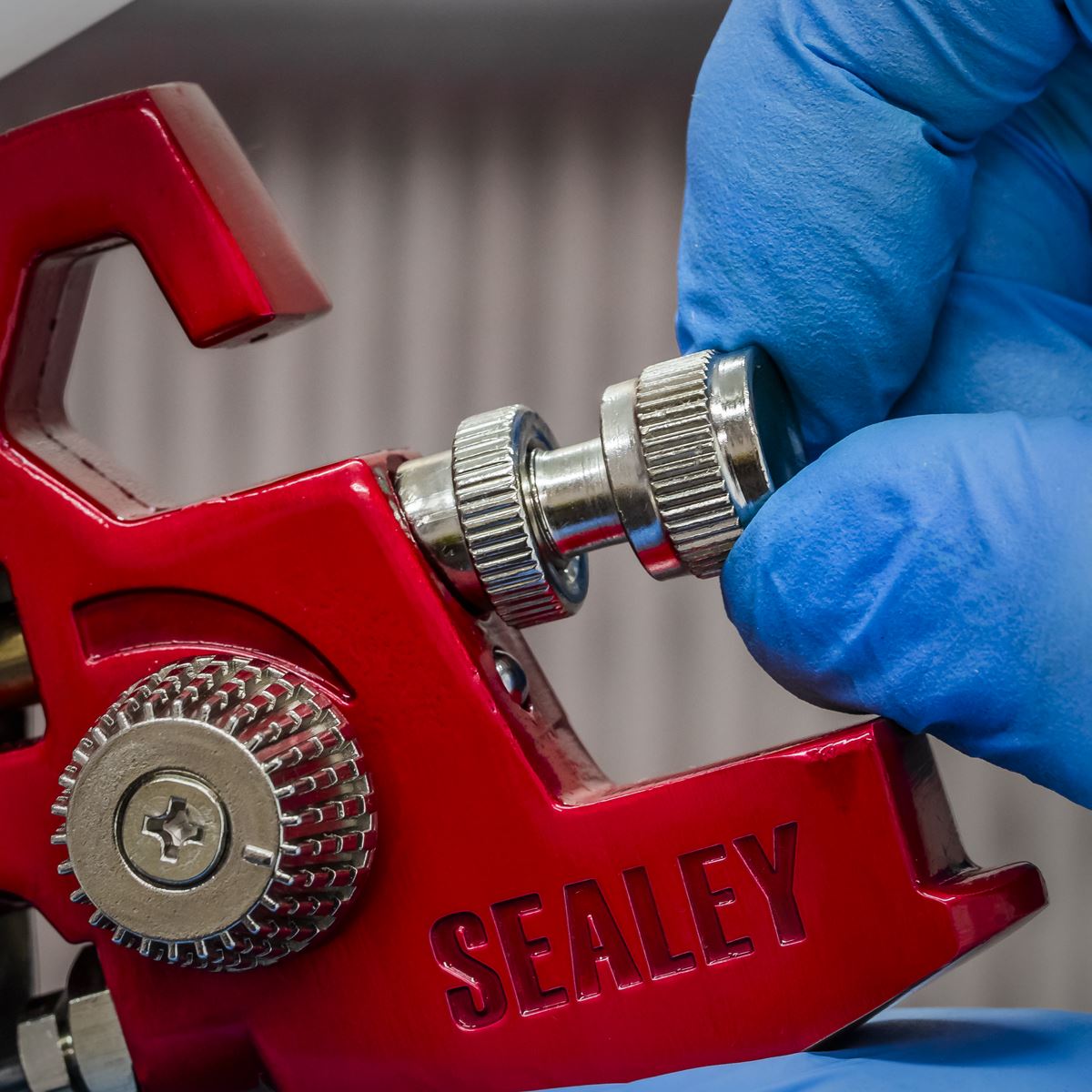 Sealey HVLP Gravity Feed Spray Gun 2mm Set-Up For primer Or Undercoat HVLP742
