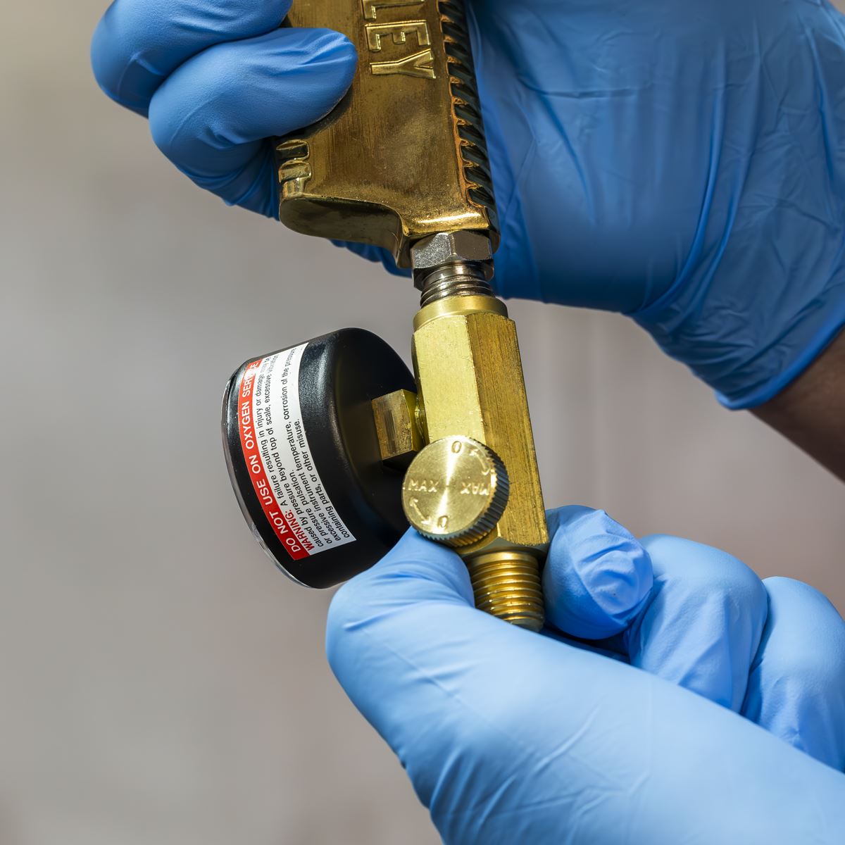 Sealey On-Gun Regulator with Gauge ILF/RG