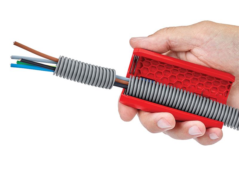 Knipex TwistCut Corrugated Pipe Cutter 13-32mm Recessed Blades KPX902201