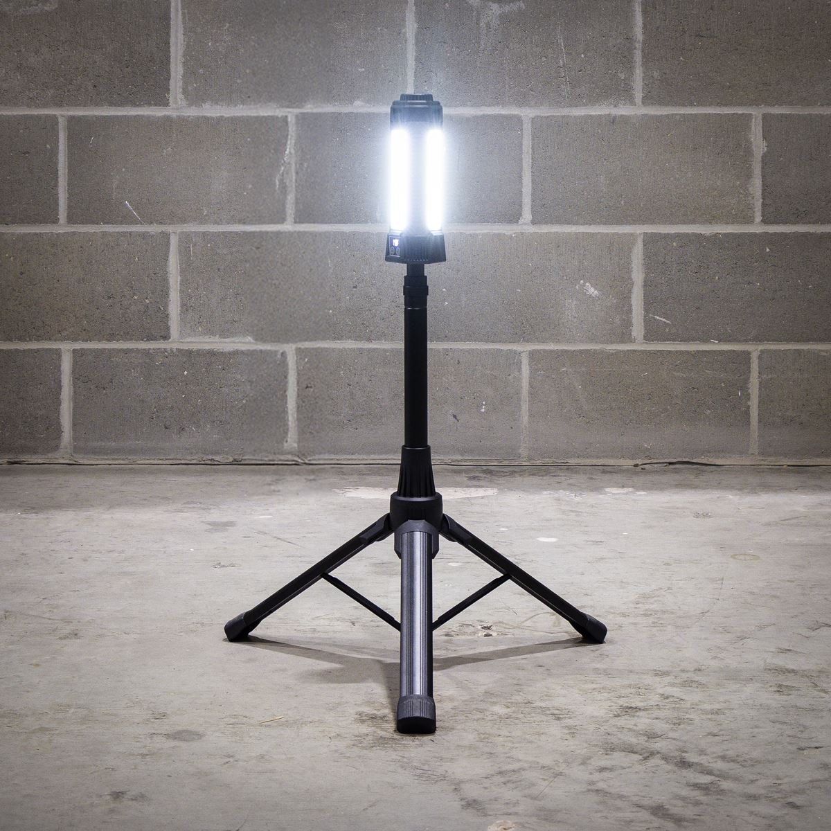 Sealey Rechargeable Flexible Floodlight Tripod 24W COB LED & 5W SMD LED LED240