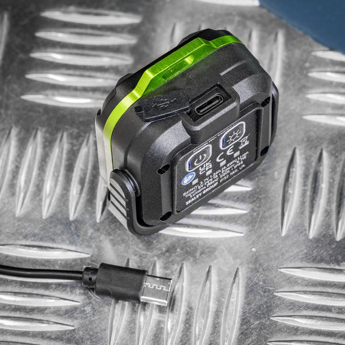 Sealey Rechargeable Pocket Floodlight 5W COB LED 3.7V 1200mAh Li-ion LED500P