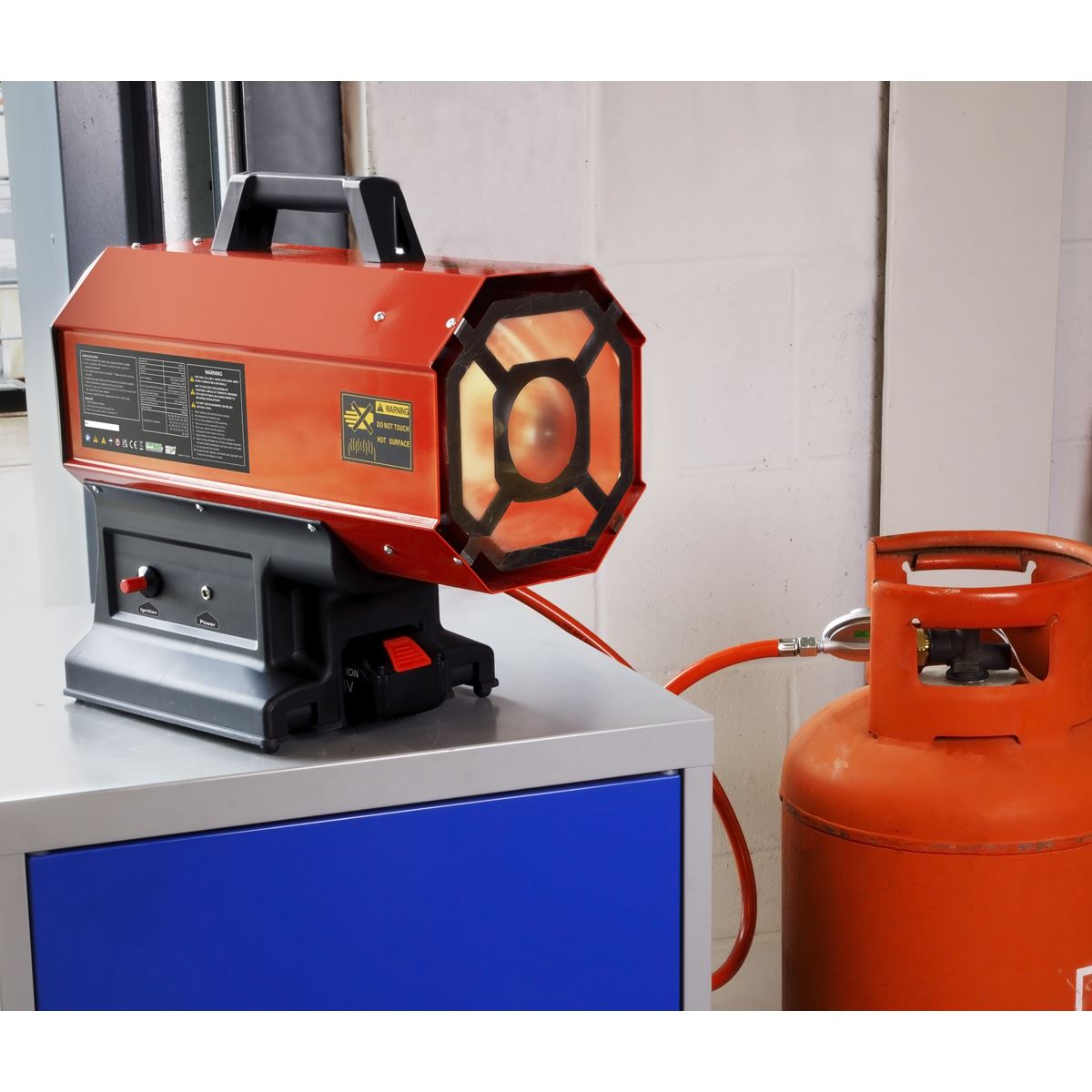 Sealey 230V Space Warmer&reg; Propane Heater 30,000-68,000Btu/hr (9-20kW) with 20V 4Ah Kit LP69CCOMBO