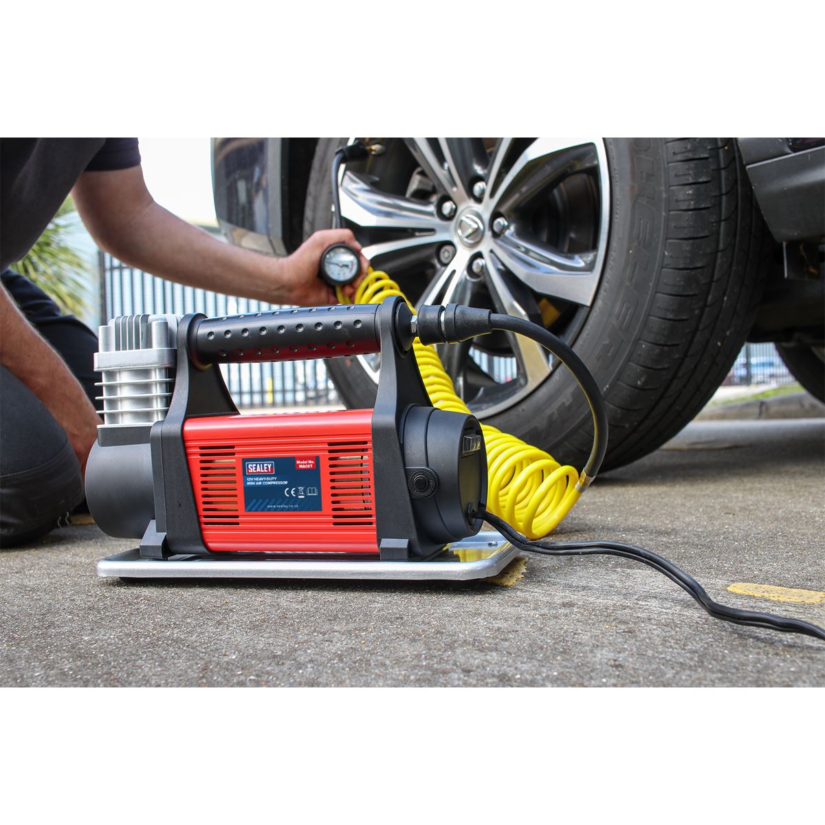 Sealey Tyre Inflator Mini Air Compressor 12V Heavy-Duty MAC07