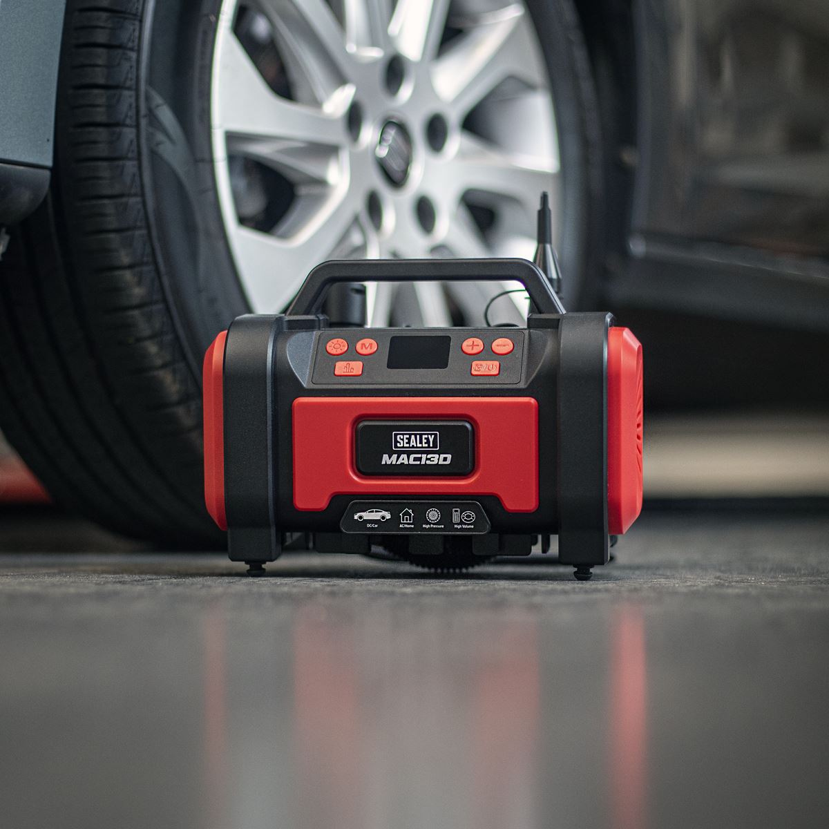 Sealey Tyre Inflator & High-Volume Air Pump 12V 230V Air Output 120psi MAC13D