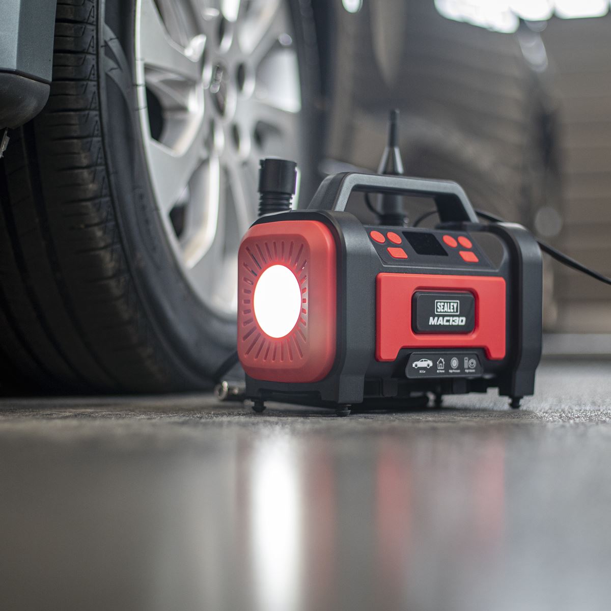 Sealey Tyre Inflator & High-Volume Air Pump 12V 230V Air Output 120psi MAC13D
