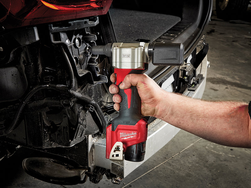 Milwaukee Power Tools M12 BPRT-201X Pop Rivet Tool Kit 12V 1 x 2.0Ah Li-ion MILM12BPRTX