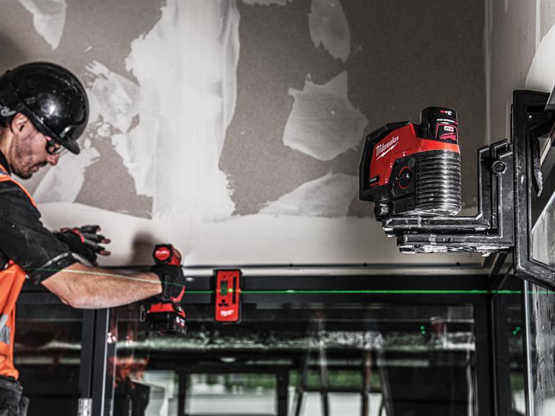Milwaukee Power Tools M12™ CLLP-301C Green Cross Line Laser with Plumb Points 12V 1 x 3.0Ah Li-ion MILM12CLLP30