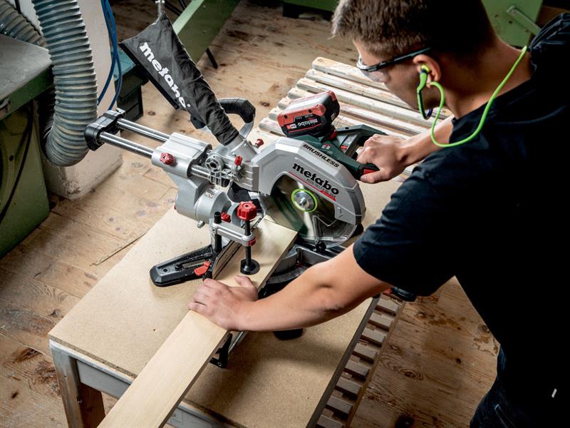 Metabo Brushless Mitre Saw 18V 1 x 4.0Ah Li-ion 254 x 30mm KGS 18 LTX BL 254