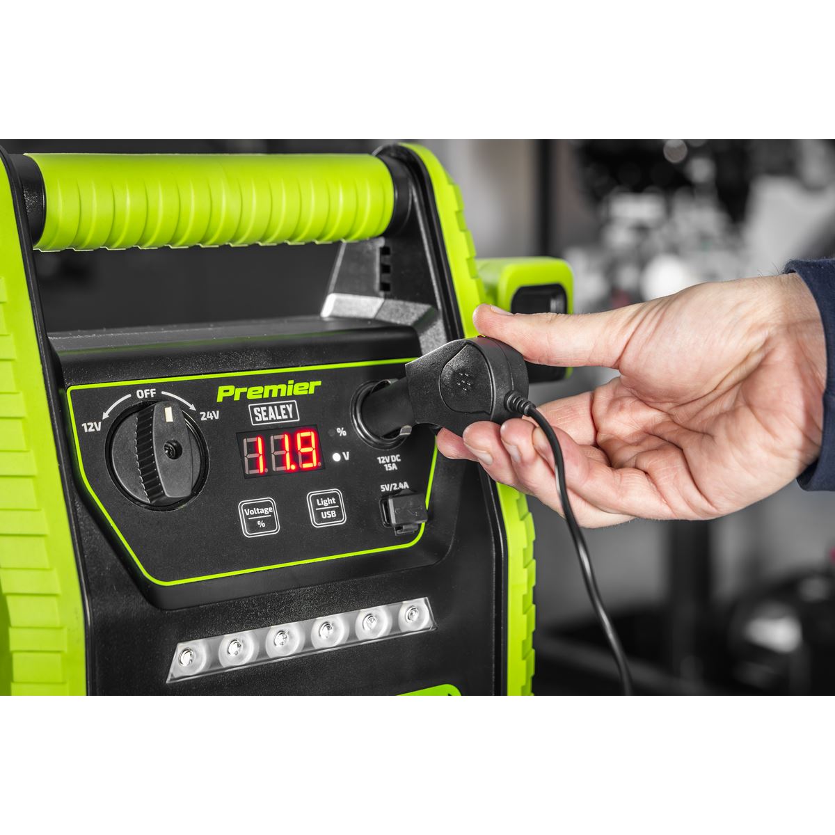 Sealey Premier 12/24V RoadStart Jump Starter 4400A Peak Amps USB Outlet PRS4400