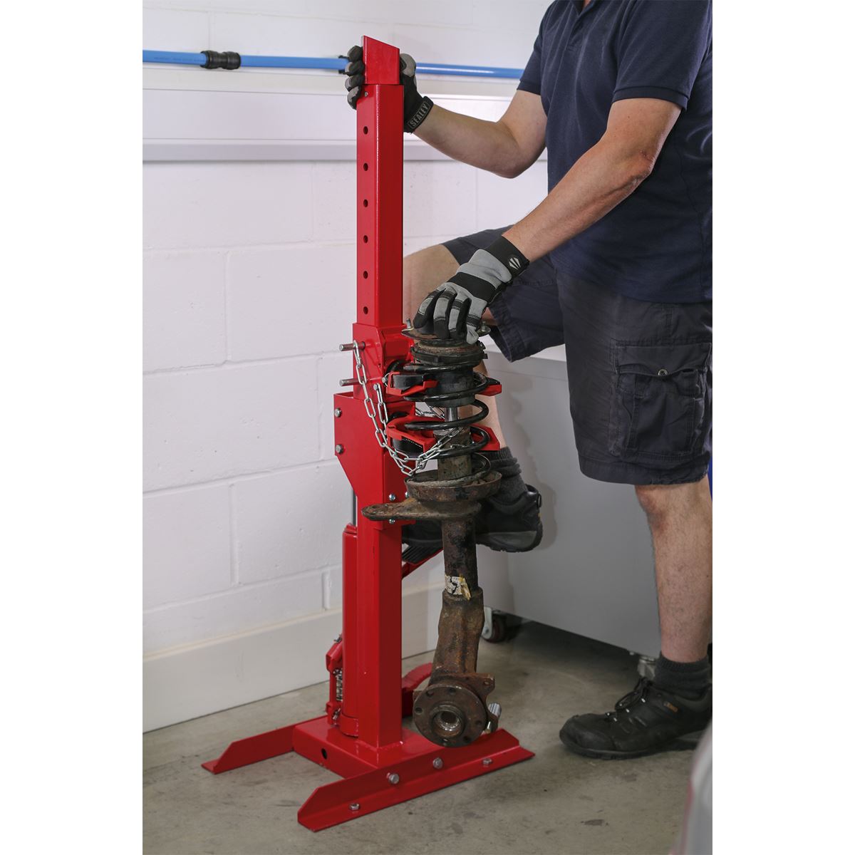 Sealey Coil Spring Compressing Station with Gauge Hydraulic 2000kg Capacity RE2311