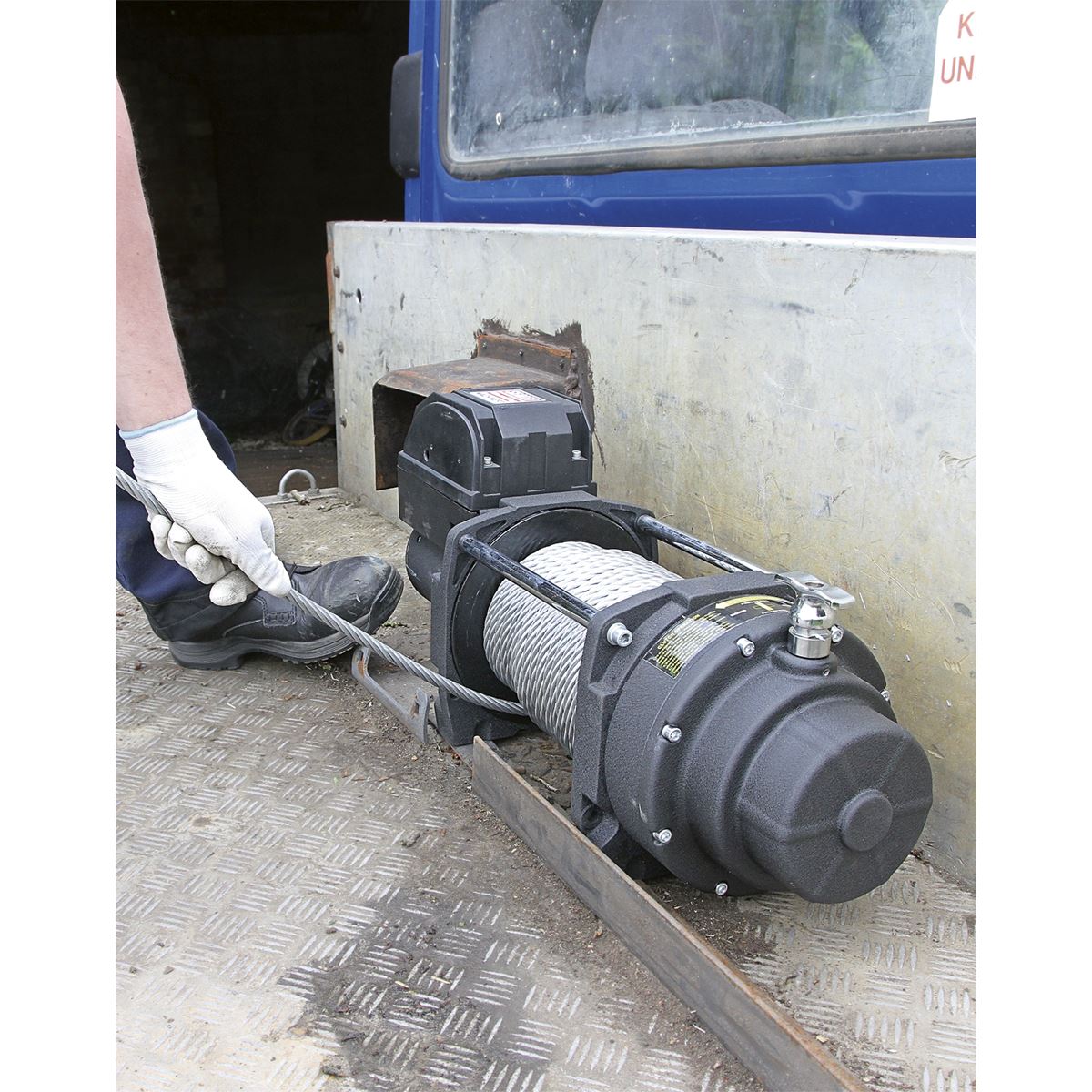 Sealey Recovery Winch 8180kg(18000lb)Line Pull 12V Industrial RW8180