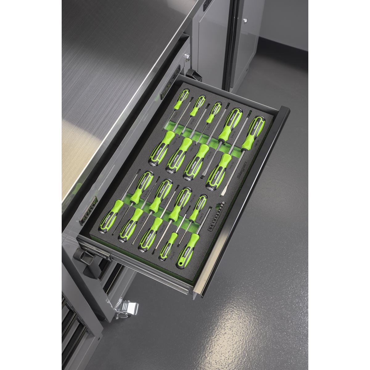 Sealey Siegen Hammer-Thru Screwdriver, Bit Driver & Bit Set with Tool Tray 28pc S01281