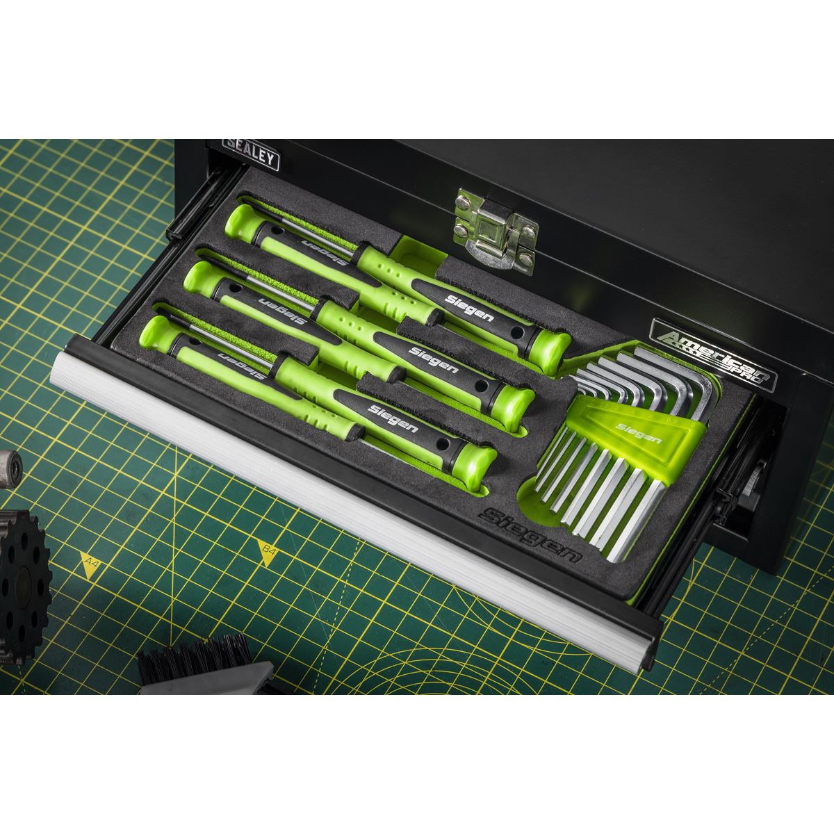 Sealey Siegen 2 Drawer Mini Toolbox & 111pc Tool Kit 280 x 150 x 150mm S01335