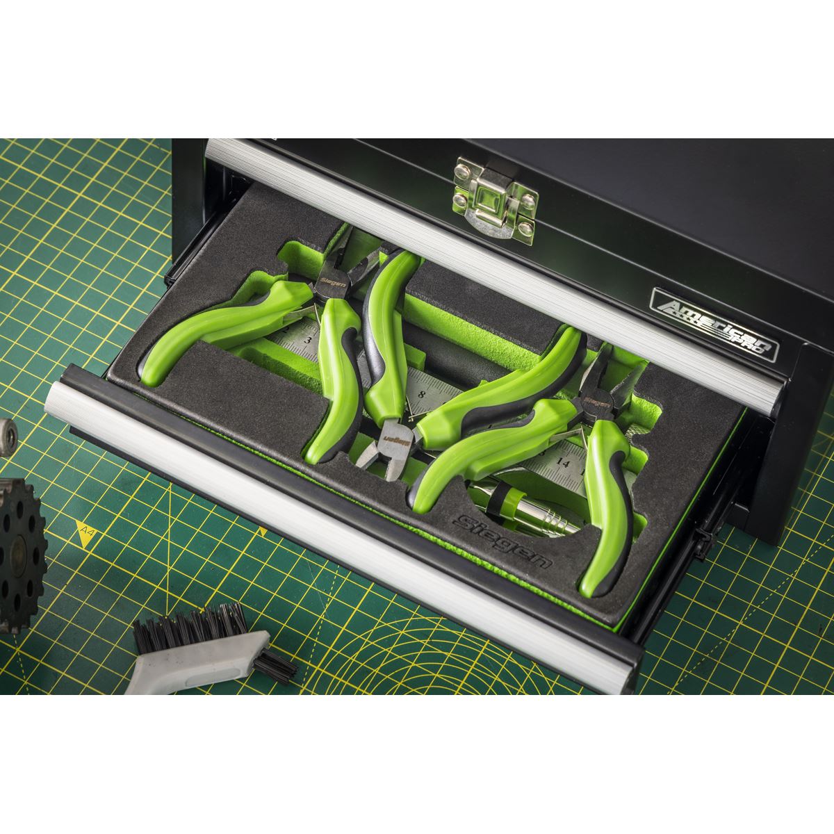 Sealey Siegen 2 Drawer Mini Toolbox & 111pc Tool Kit 280 x 150 x 150mm S01335