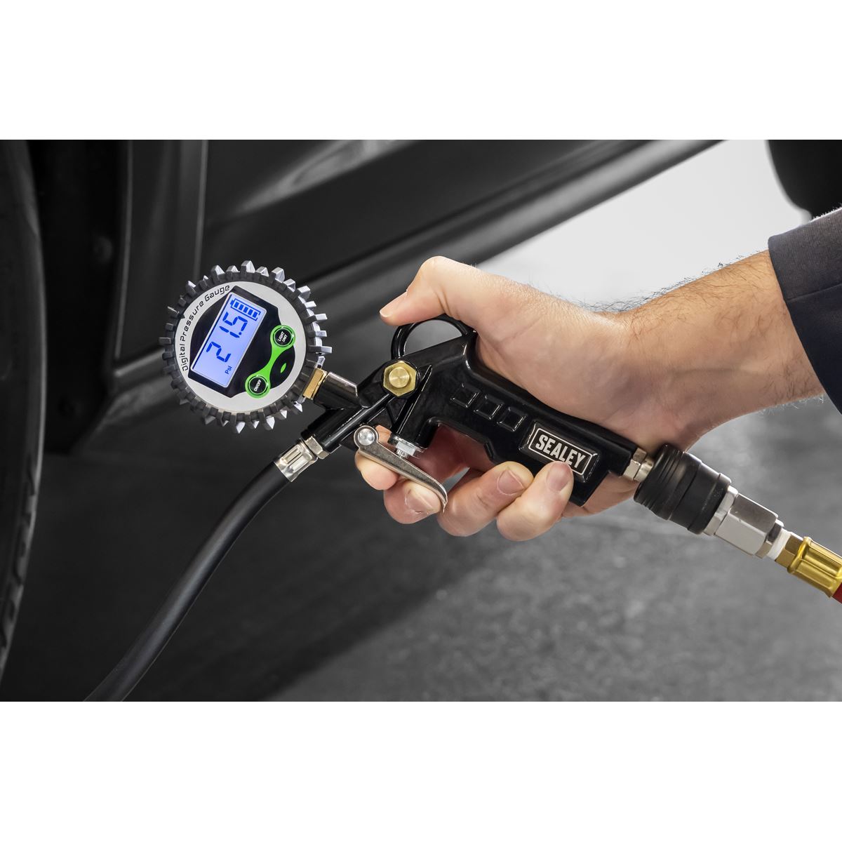 Sealey Digital Pistol Grip Tyre Inflator & Clip-On Connector 320MM Hose SA332D