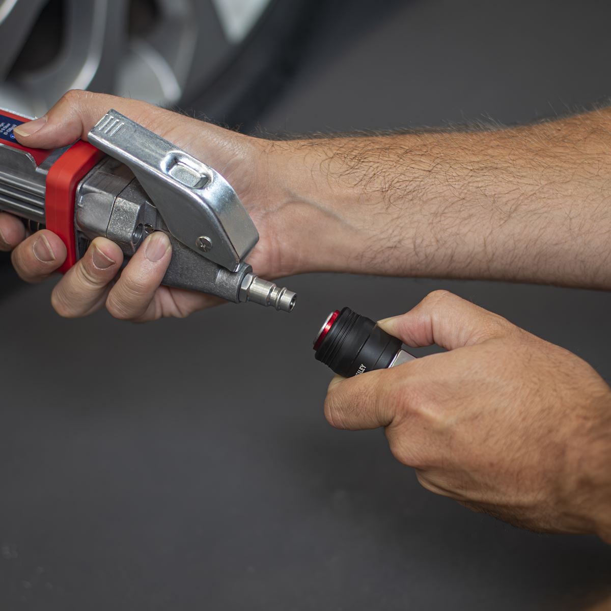 Sealey Tyre Inflator 0.5m Hose with Twin Push-On Connector SA371