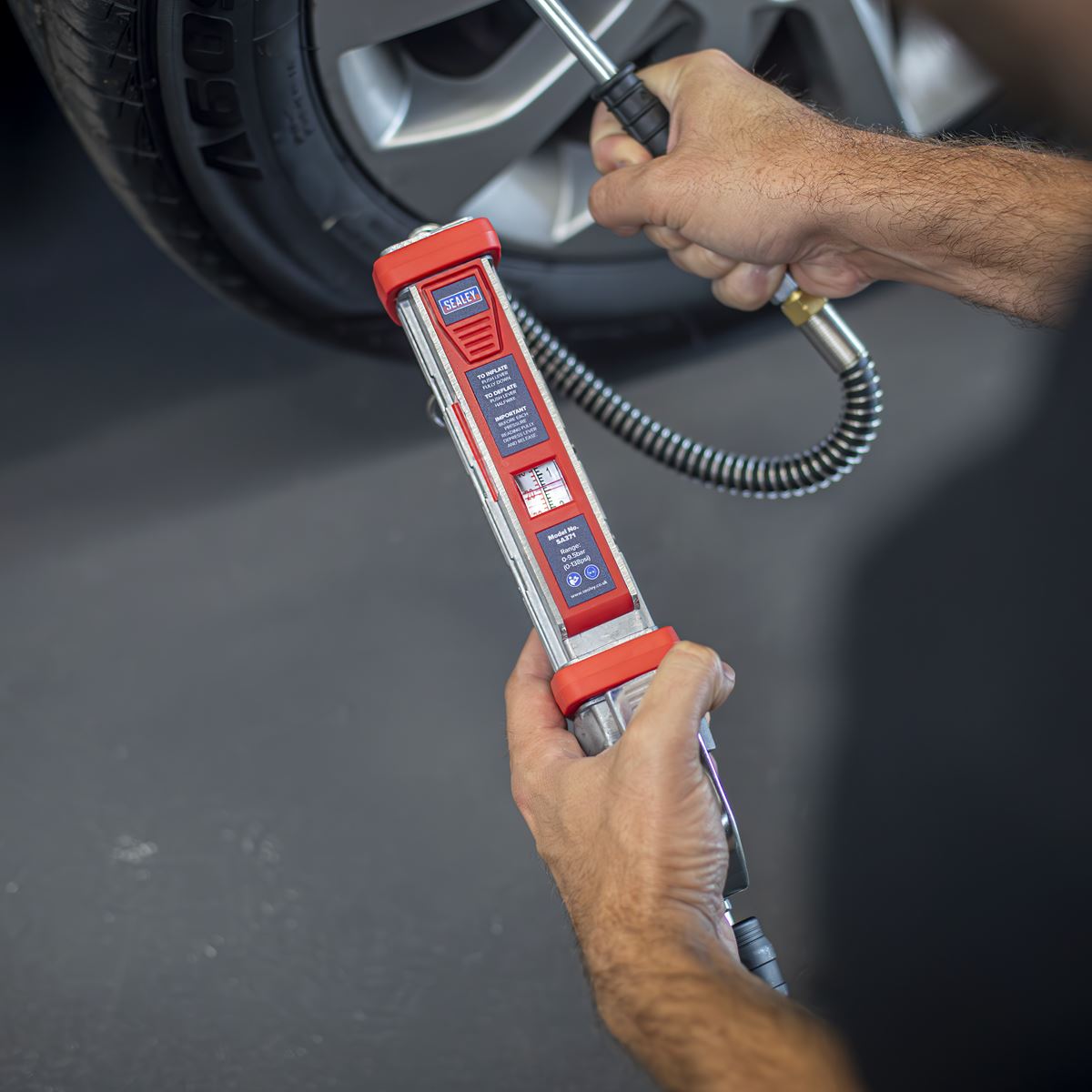 Sealey Tyre Inflator 0.5m Hose with Twin Push-On Connector SA371