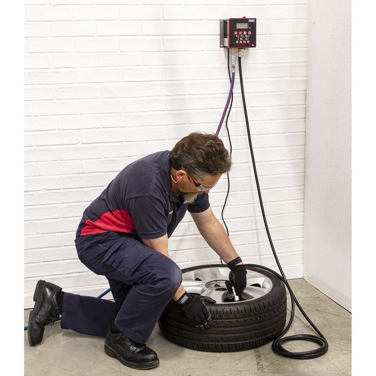 Sealey Qube Digital Tyre Inflator Professional with OPS & Nitrogen Purge SA390