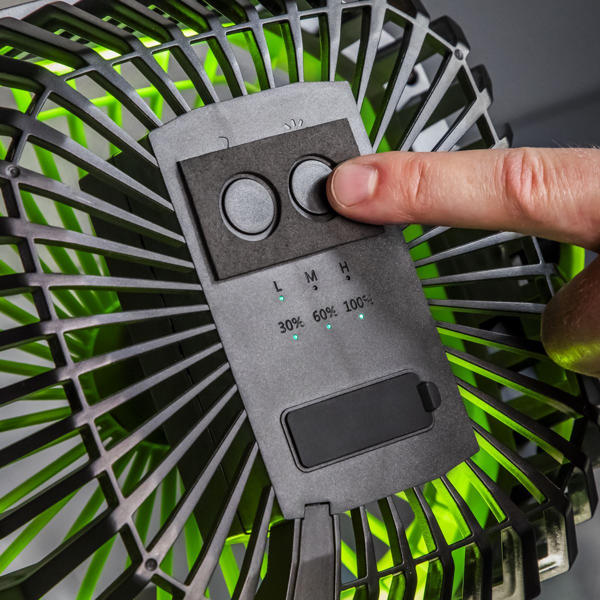 Sealey Portable Clip Fan with Worklight 8" 4 Speeds For Desktop etc SCF8WL