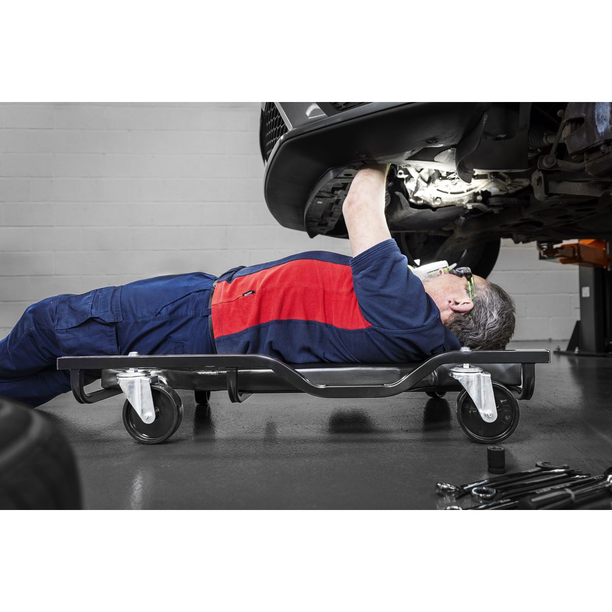 Sealey Vinyl Covered Steel Creeper with 4 Swivel Castor Wheels Headrest SCR100S