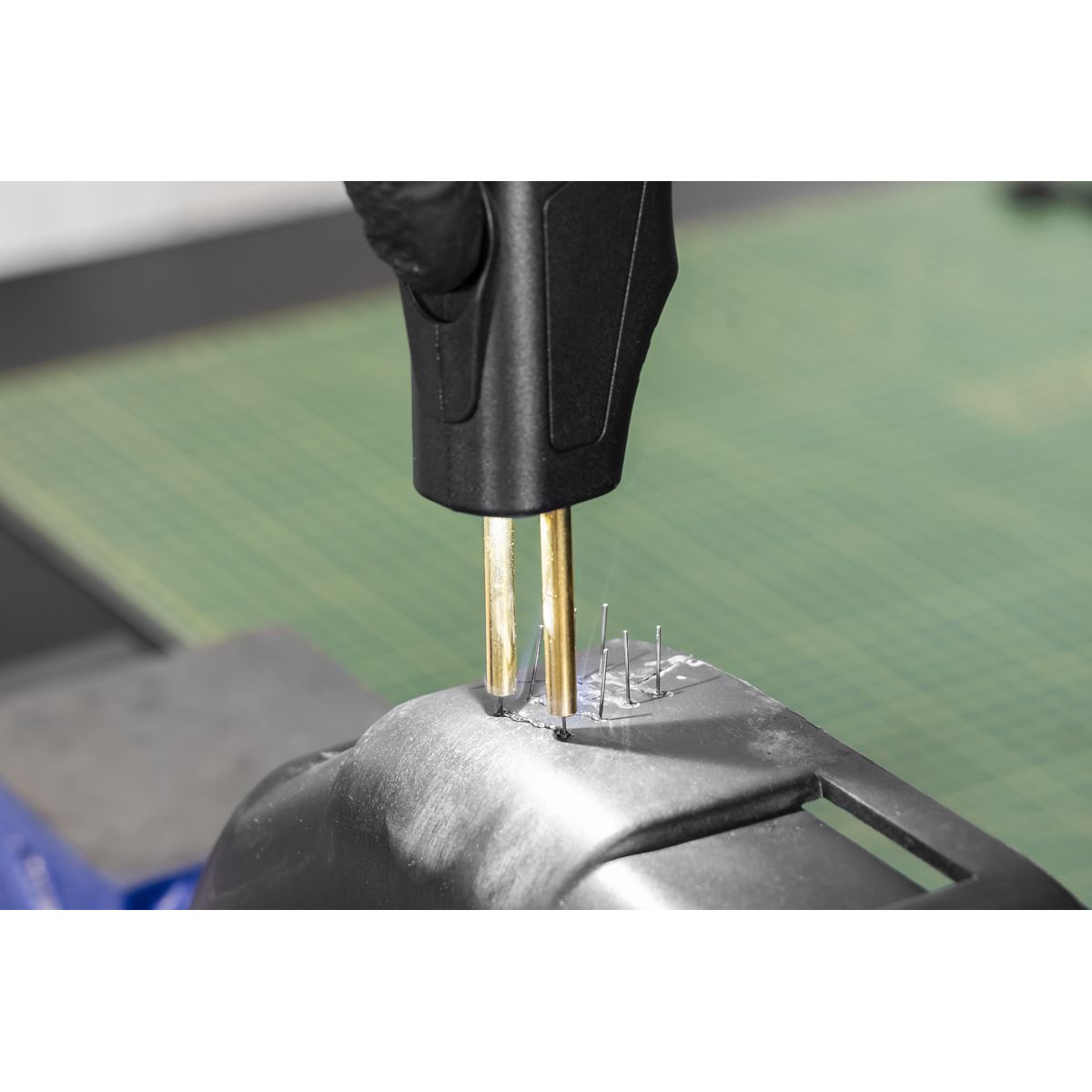 Sealey Rechargeable Hot Stapler Repair Kit 18W 3.7V 2.6Ah Lithium-ion SDL16