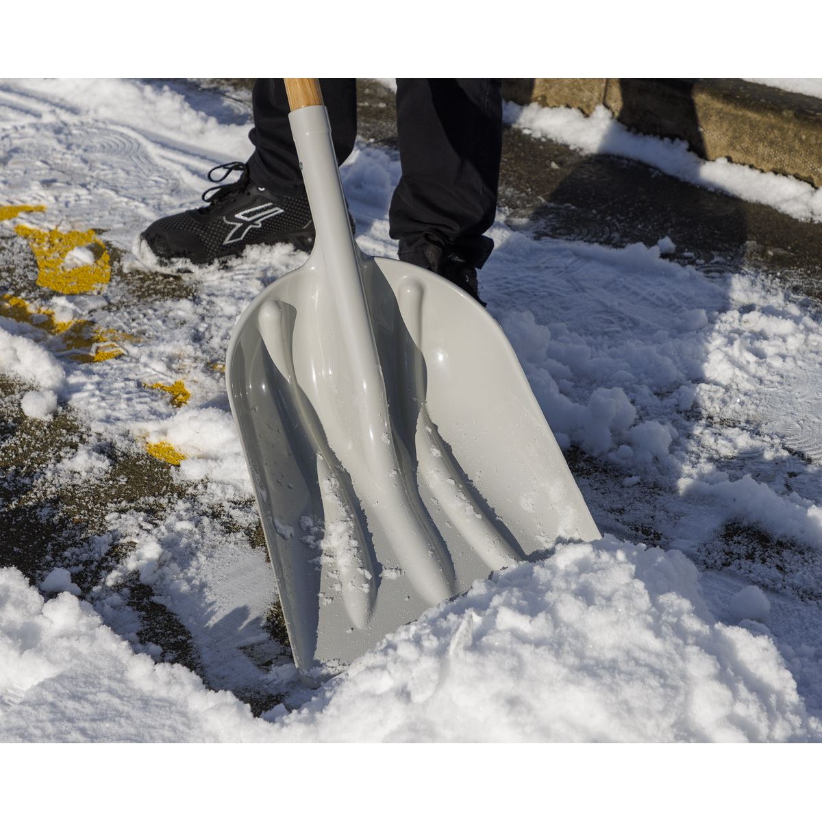Sealey General-Purpose Shovel with 900mm Wooden Handle SS02