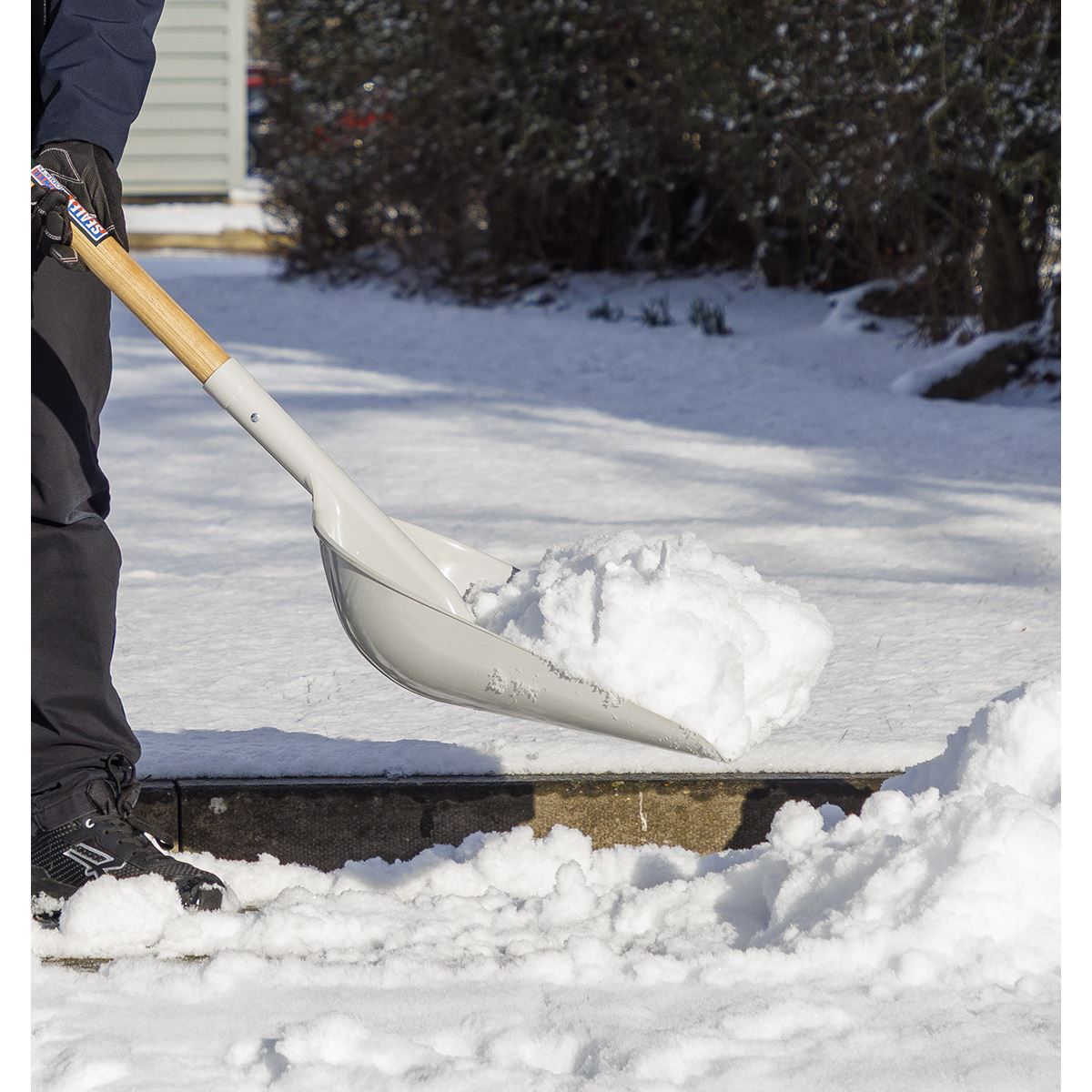 Sealey General-Purpose Shovel with 900mm Wooden Handle SS02
