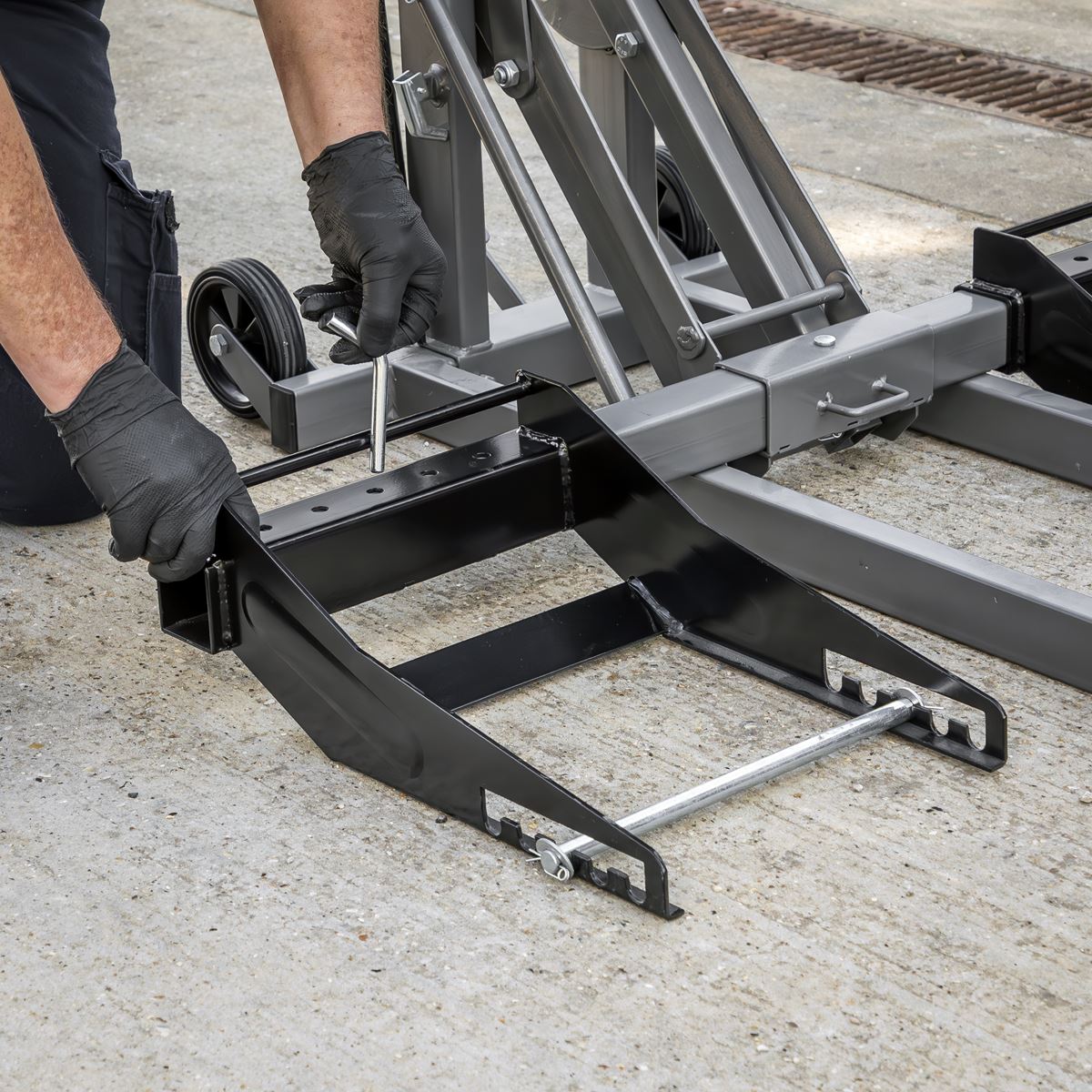 Sealey Hydraulic Ride Stand On Mower Tractor Lift 340kg Capacity STML340