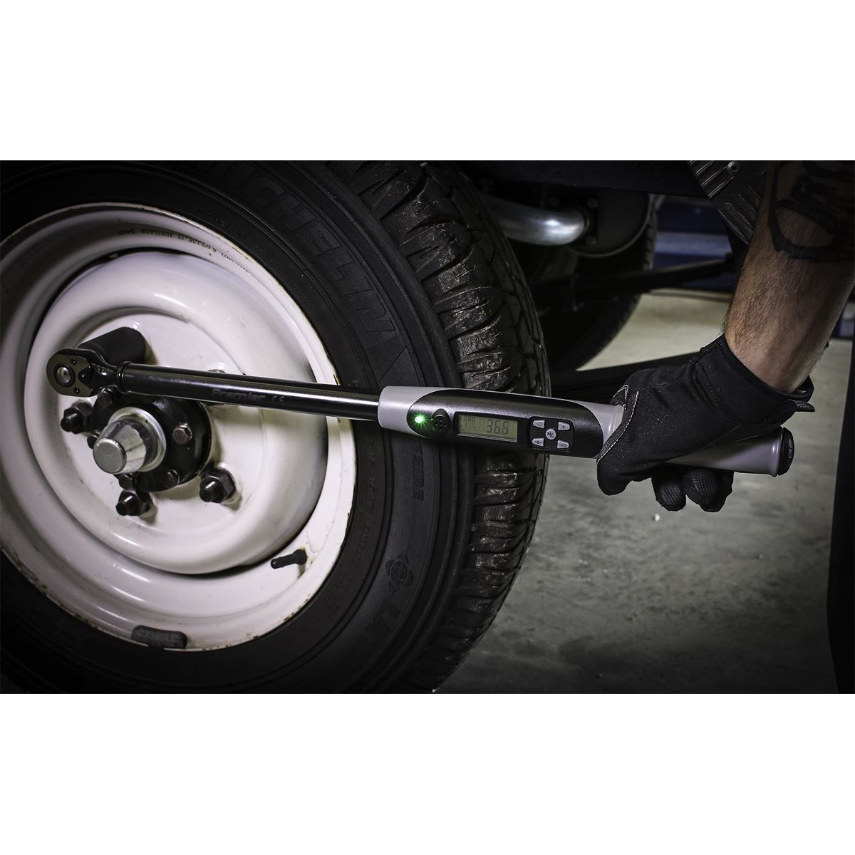 Sealey Angle Torque Wrench Digital 1/2"D 20-200Nm 14.7-147.5lb.ft Black STW306B