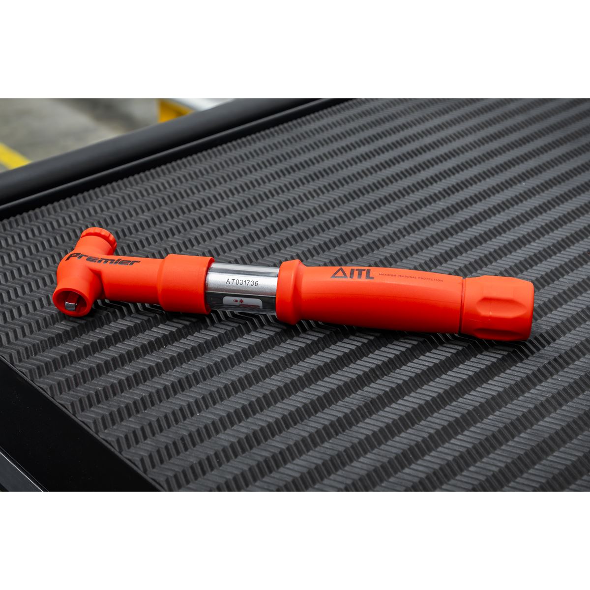 Sealey Insulated Torque Wrench 1/4"Sq Drive 2-12Nm 1.48-8.85lb.ft STW806