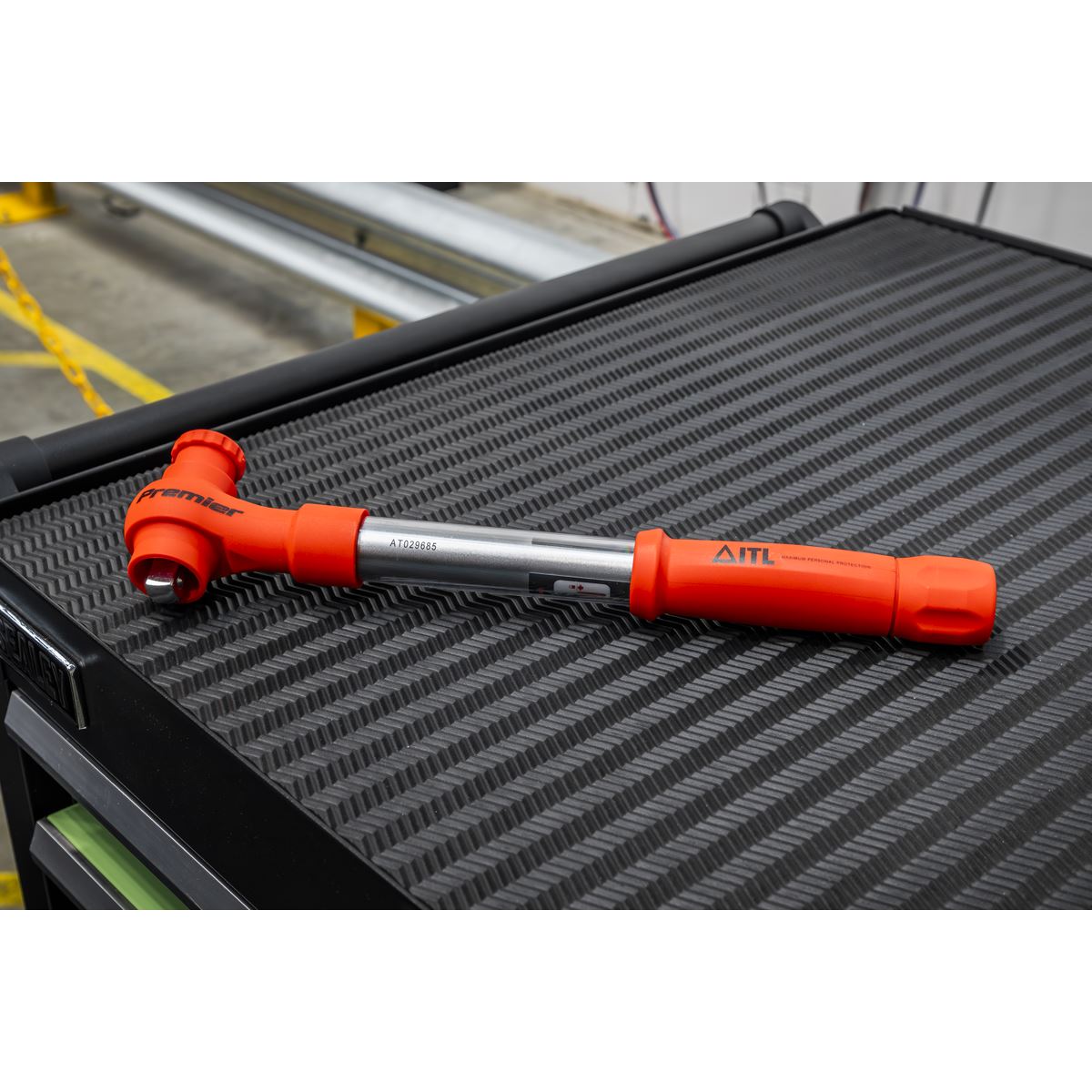 Sealey Insulated Torque Wrench 1/2"Sq Drive 20-100Nm 14.75-73.76lb.ft STW807