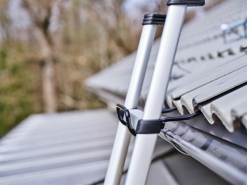 Telesteps Slide Protector Bracket For Securing Ladder To The Roof TEL9211101