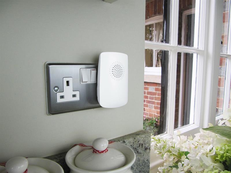 Uni-Com Plug-In Door Chime UNC63759