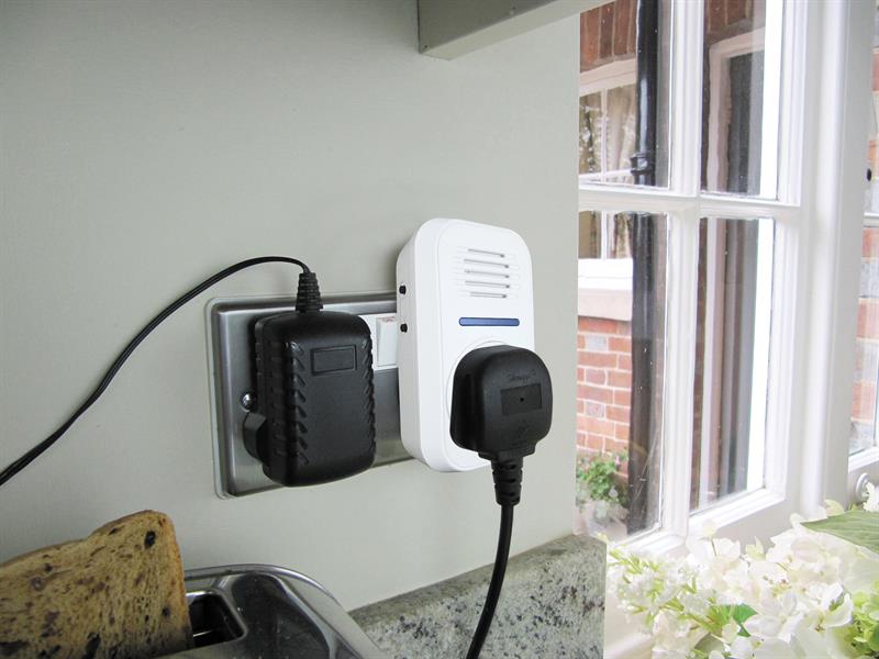 Uni-Com Smart Plug-Through Flashing Door Chime UNC66729