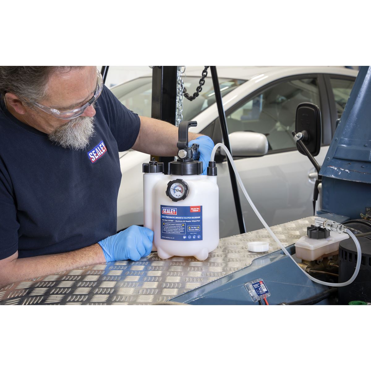 Sealey Pneumatic Brake & Clutch Bleeder 2.5L One Person Operated 1/4"BSP VS830