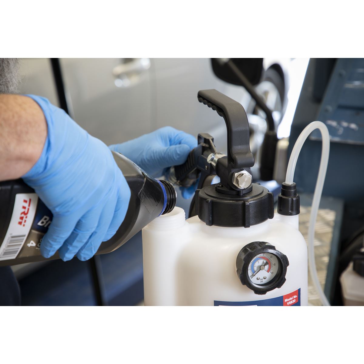 Sealey Pneumatic Brake & Clutch Bleeder 2.5L One Person Operated 1/4"BSP VS830