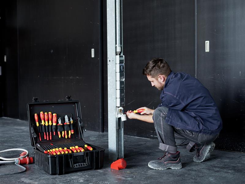 Wiha Competence XL electrician Tool Kit, 82 Piece (inc. Case) WHA40523