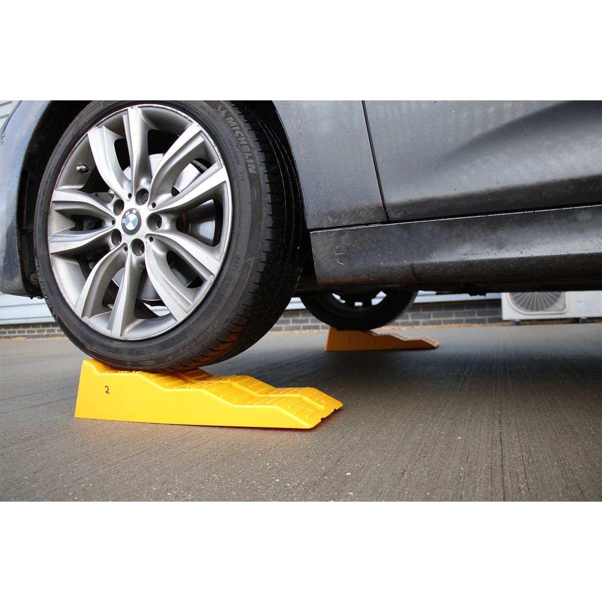 Sealey Levelling Ramps - 3-Stage 2.5 Tonne Capacity per Ramp 5 Tonne Capacity per Pair WL301