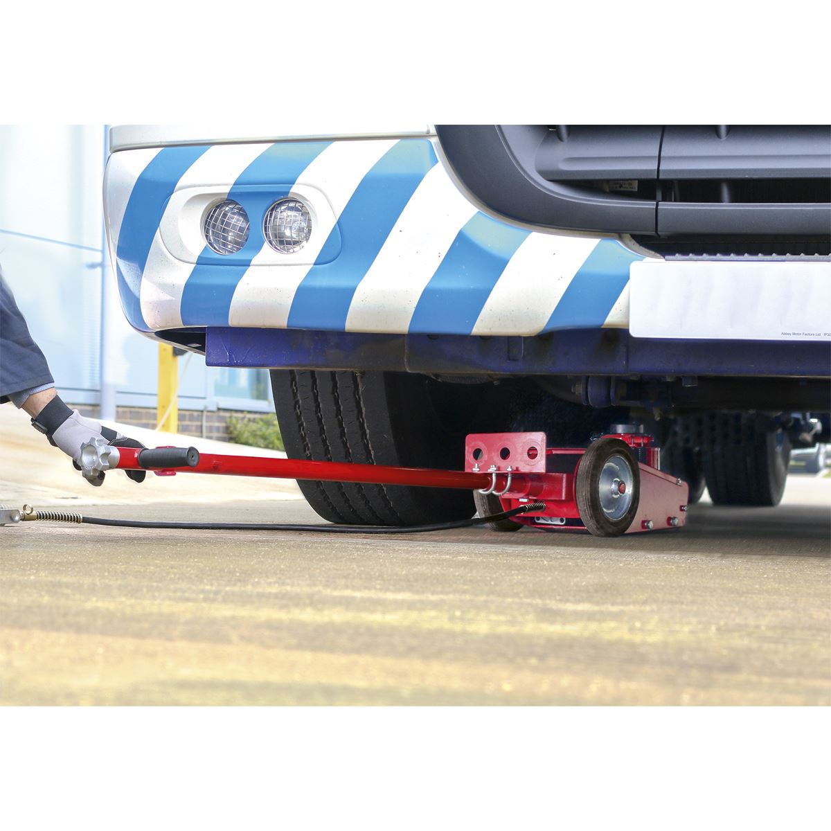 Sealey Air Operated Trolley Jack 20 Tonne - Single Stage YAJ20B