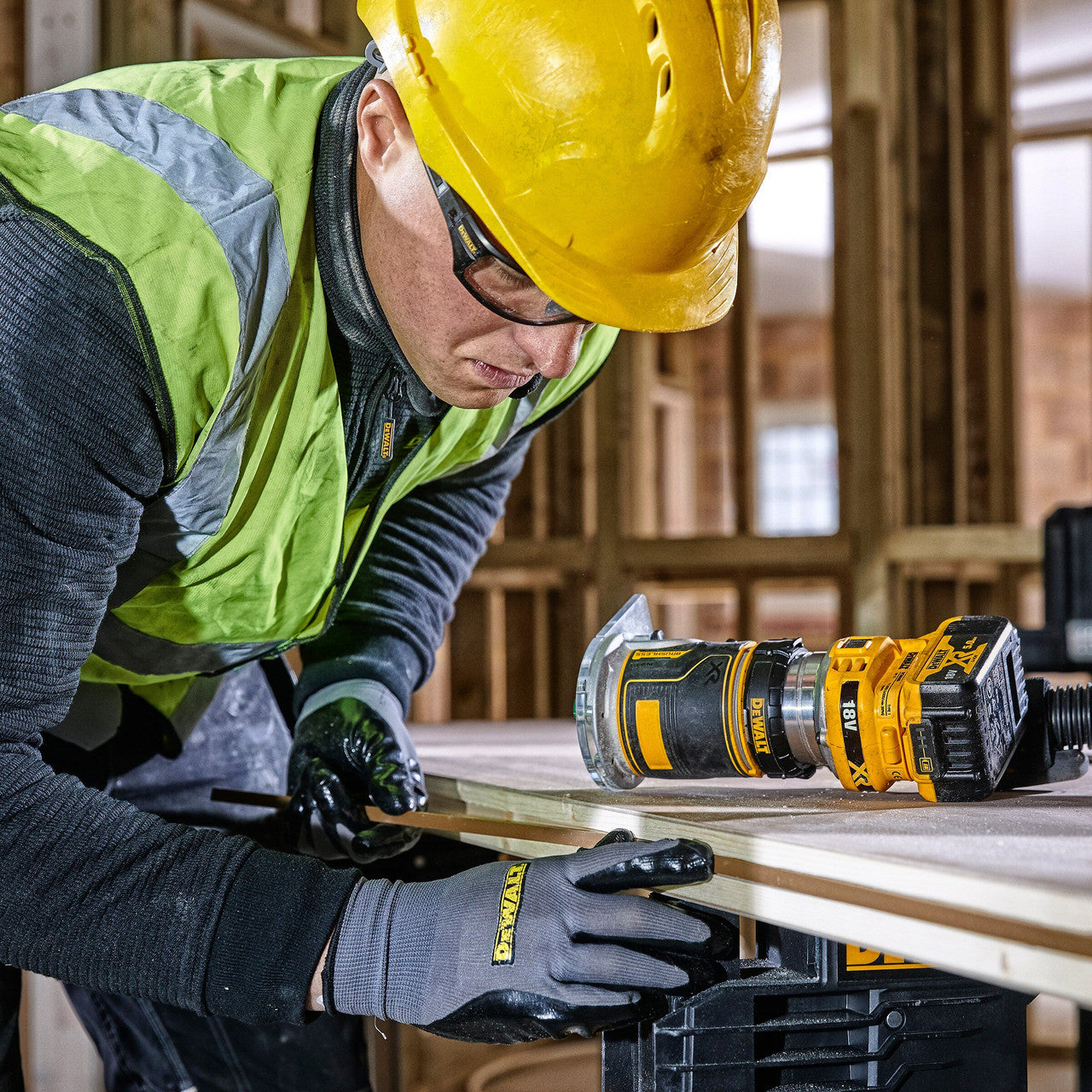 Dewalt 18V XR 1/4" Brushless Router Plus Extra Base Body Only T-Stak DCW604NT