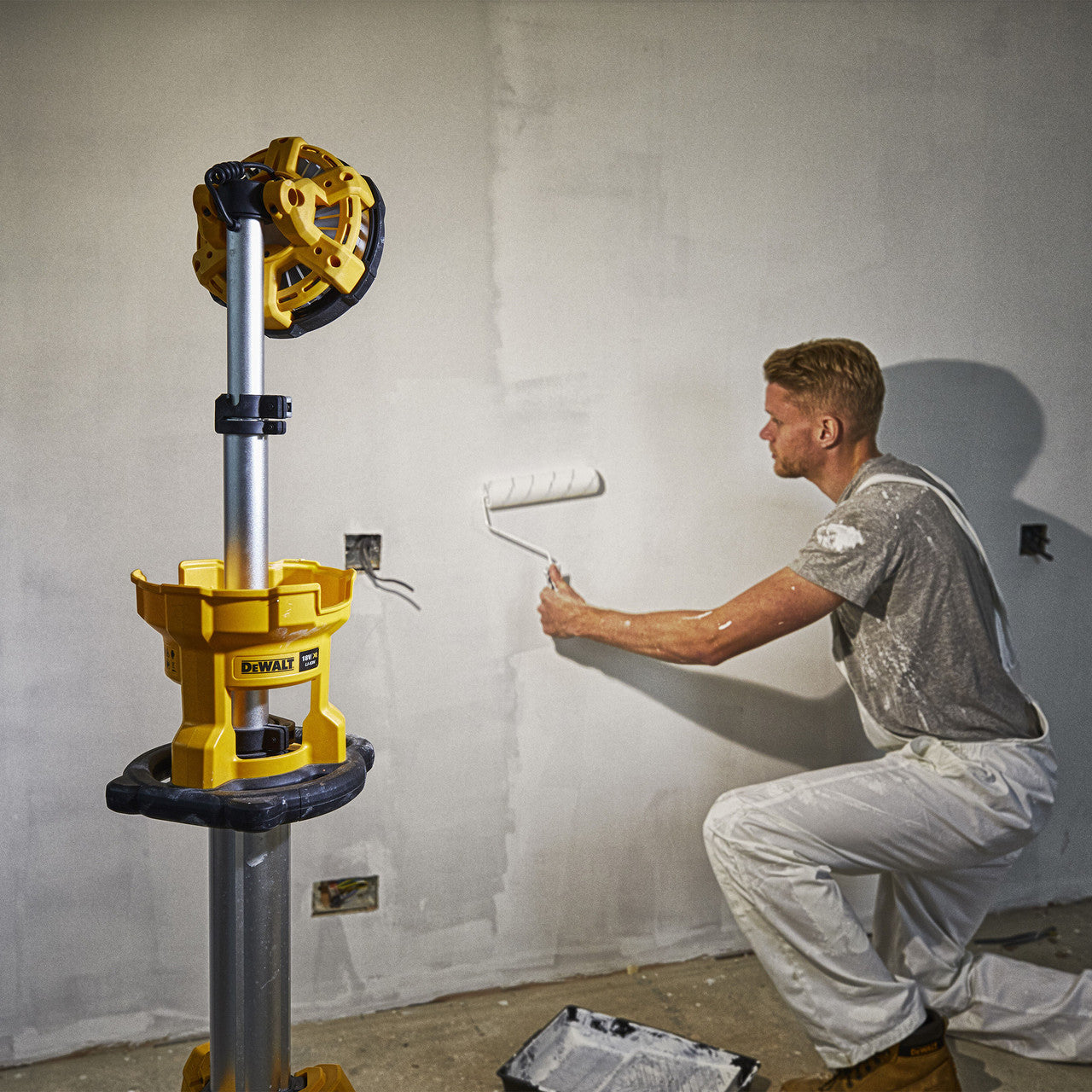 Dewalt DCL079 18V XR LED Tripod Light (Body Only)