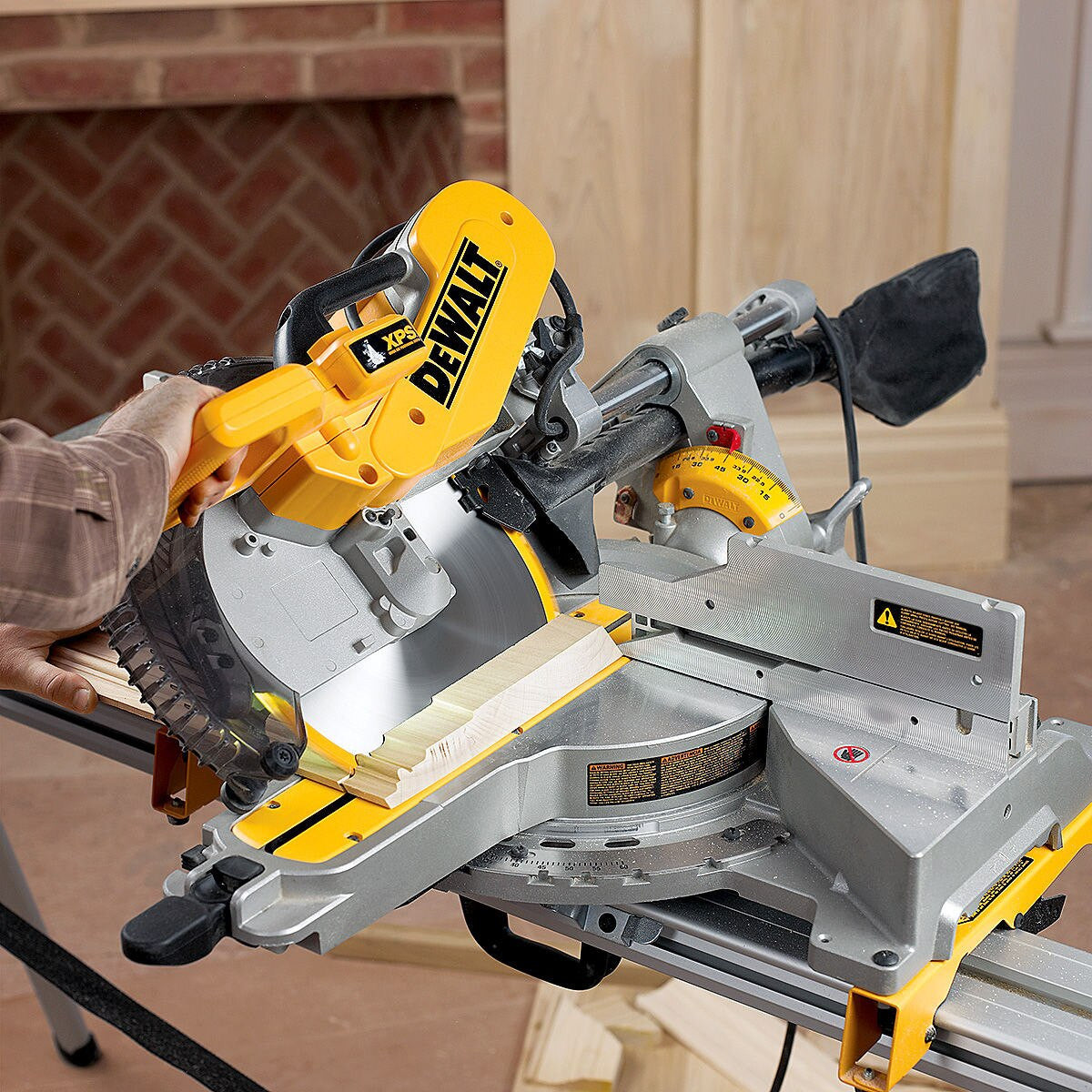 Dewalt 305mm Double Bevel Sliding Compound Mitre Saw with XPS 110V DWS780