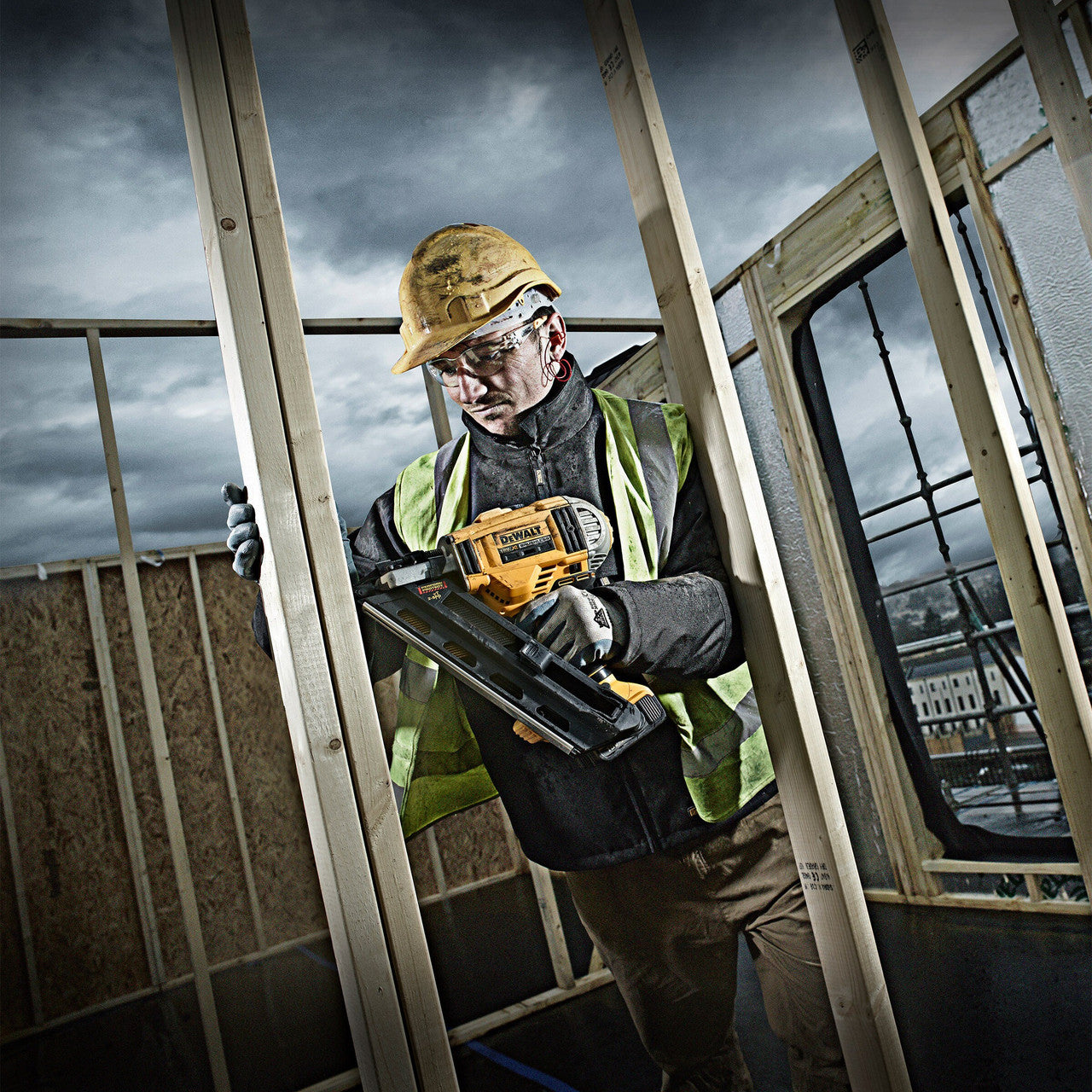 Dewalt DCN692P2 18V XR Brushless 2 Speed Framing Nailer (2 x 5.0Ah Batteries)