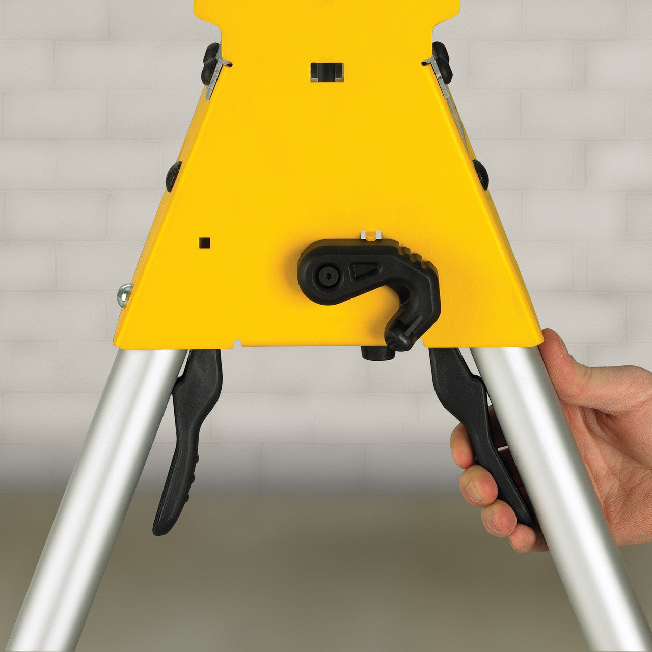 Dewalt Heavy Duty Mitre Saw Stand Extends Up 2.6m Capacity 227kg DE7033